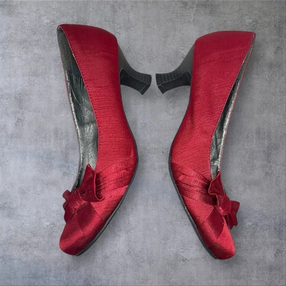 VTG MUDD RED Satin Kitten Heel Pumps Shoes Womens 9.5 Y2K Pin Up  Steampunk GlaM - Picture 5 of 9